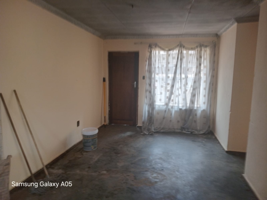 2 Bedroom Property for Sale in Protea North Gauteng