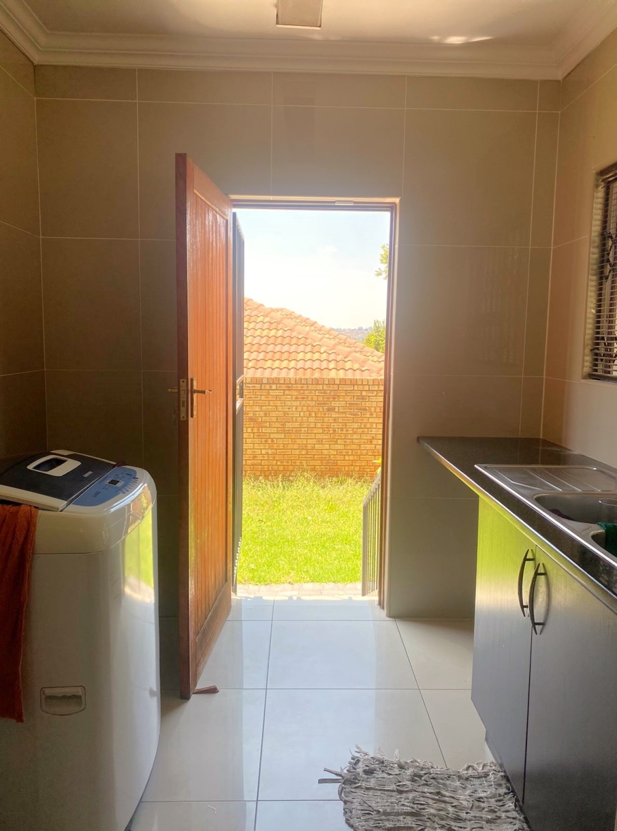 3 Bedroom Property for Sale in Thatchfield Hills Gauteng