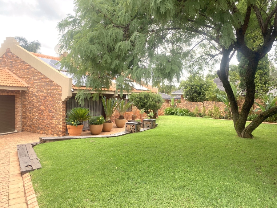 2 Bedroom Property for Sale in Faerie Glen Gauteng