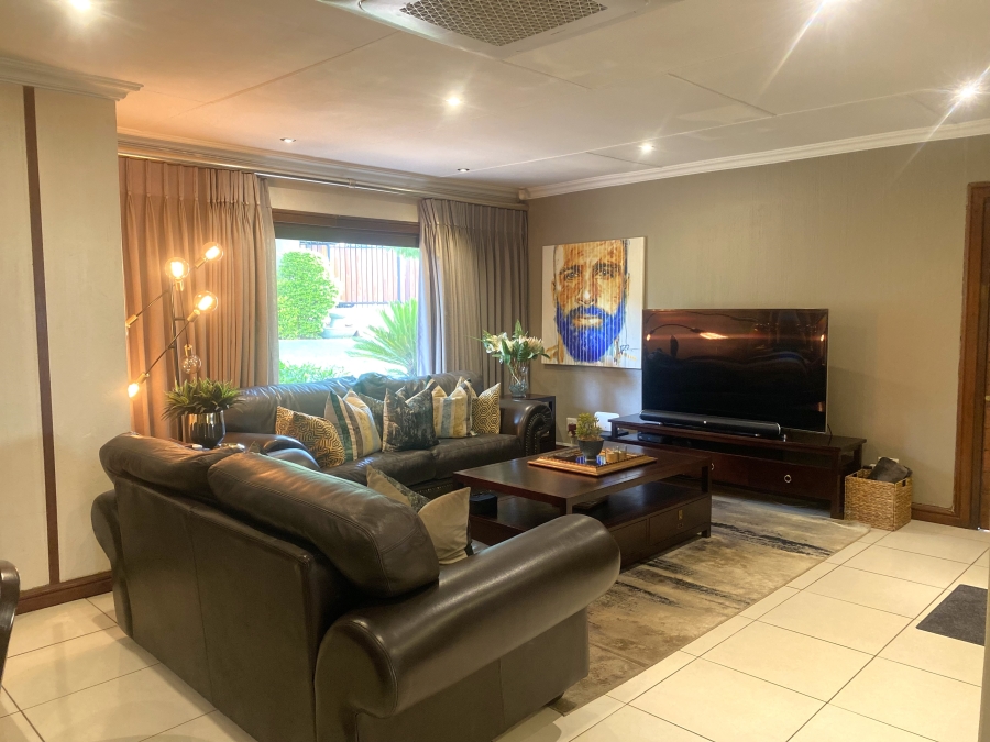 2 Bedroom Property for Sale in Faerie Glen Gauteng