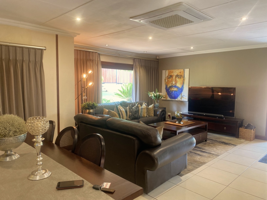 2 Bedroom Property for Sale in Faerie Glen Gauteng