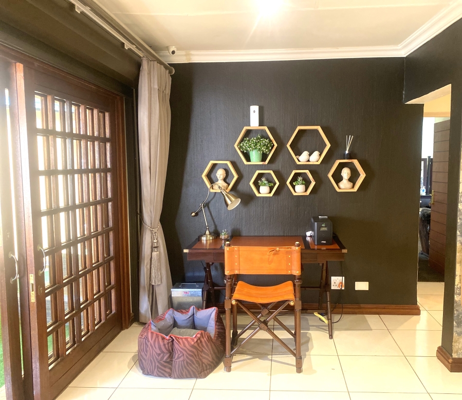 2 Bedroom Property for Sale in Faerie Glen Gauteng