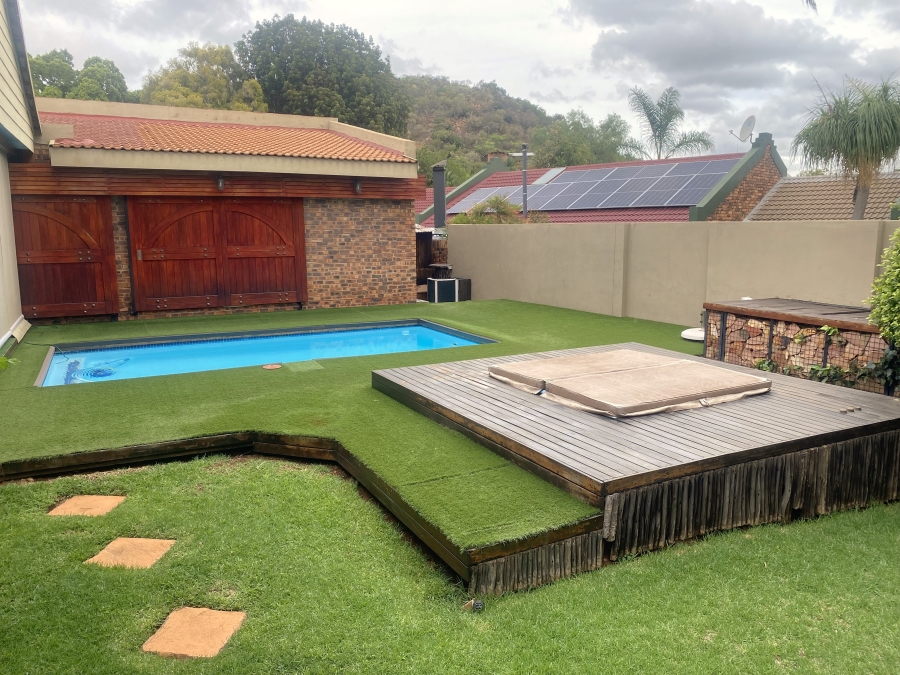 2 Bedroom Property for Sale in Faerie Glen Gauteng