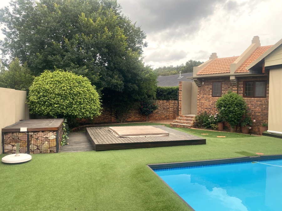 2 Bedroom Property for Sale in Faerie Glen Gauteng