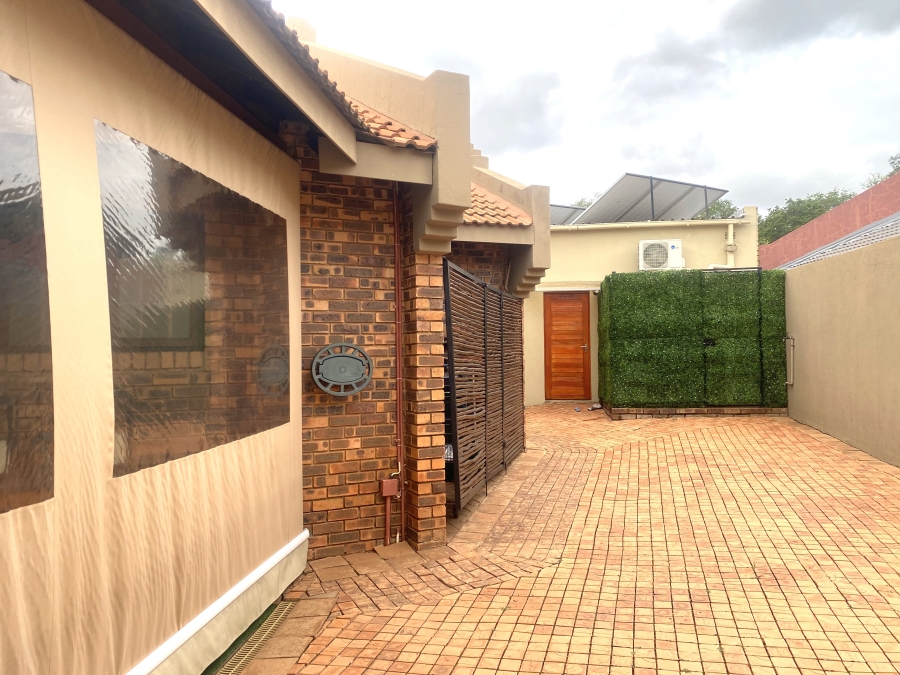 2 Bedroom Property for Sale in Faerie Glen Gauteng