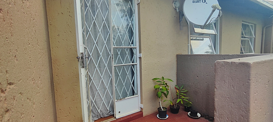 2 Bedroom Property for Sale in Vorna Valley Gauteng