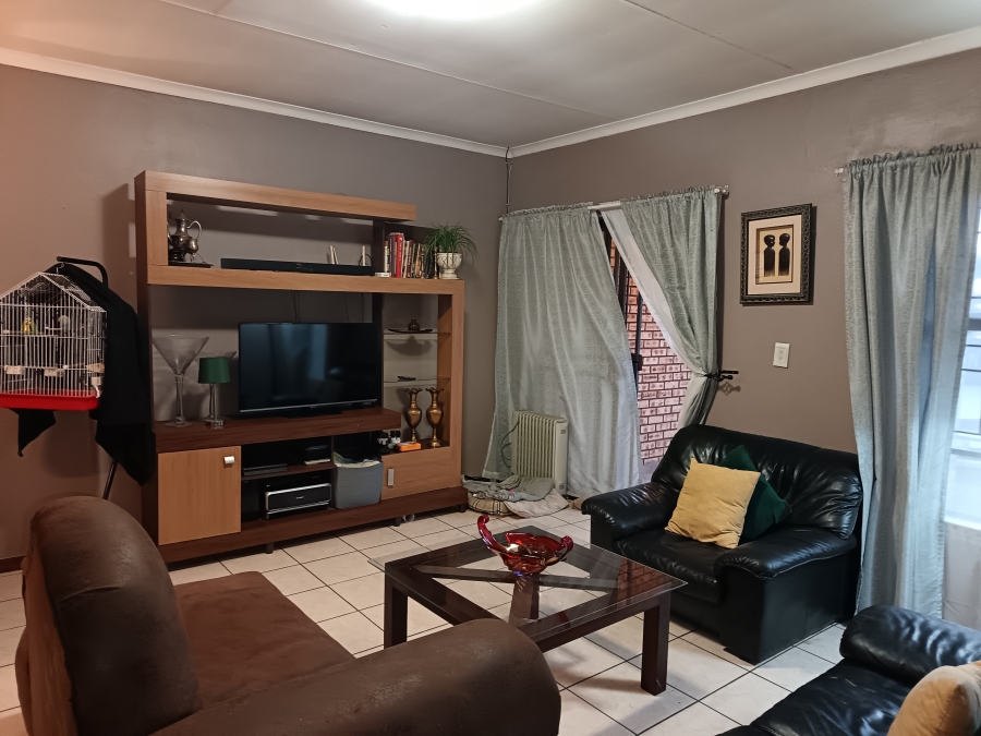 To Let 2 Bedroom Property for Rent in Riversdale Gauteng