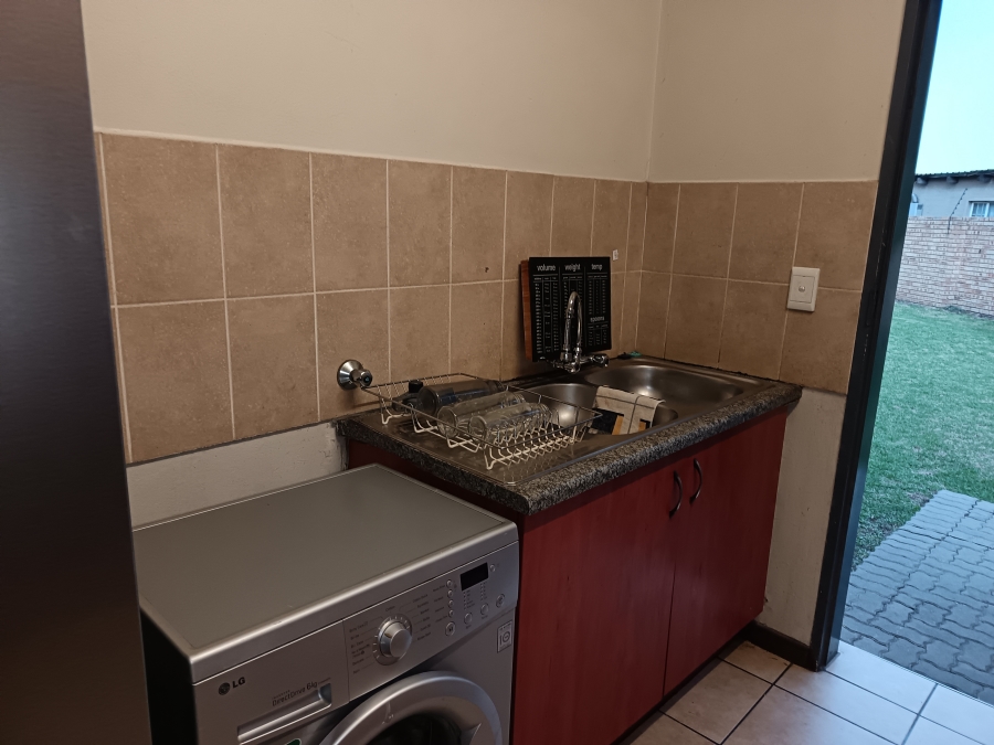 To Let 2 Bedroom Property for Rent in Riversdale Gauteng