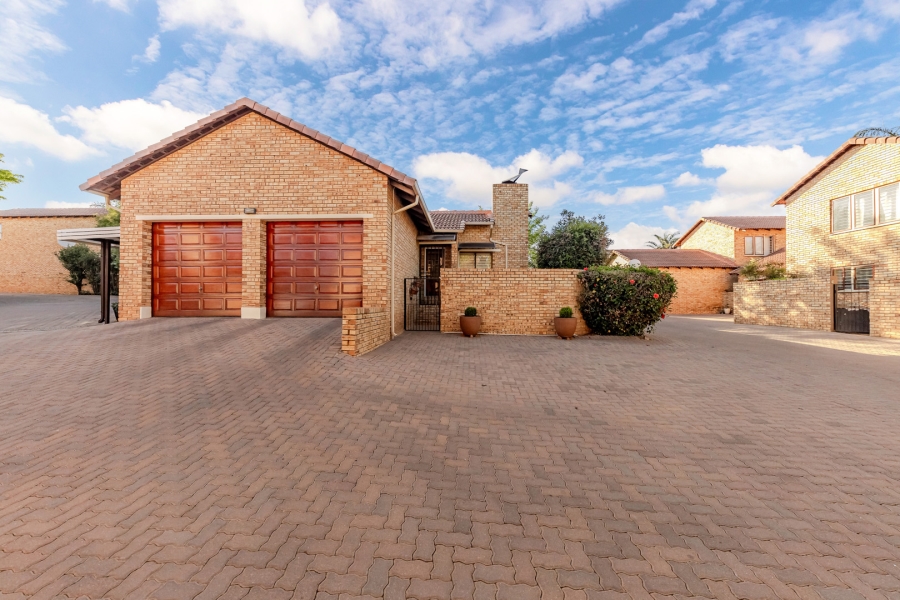 3 Bedroom Property for Sale in Ruimsig Gauteng