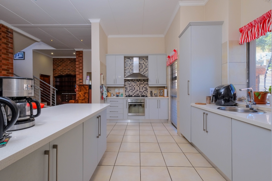 4 Bedroom Property for Sale in Ruimsig Country Estate Gauteng