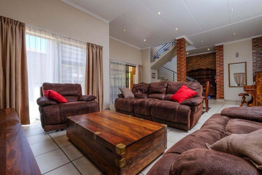 4 Bedroom Property for Sale in Ruimsig Country Estate Gauteng