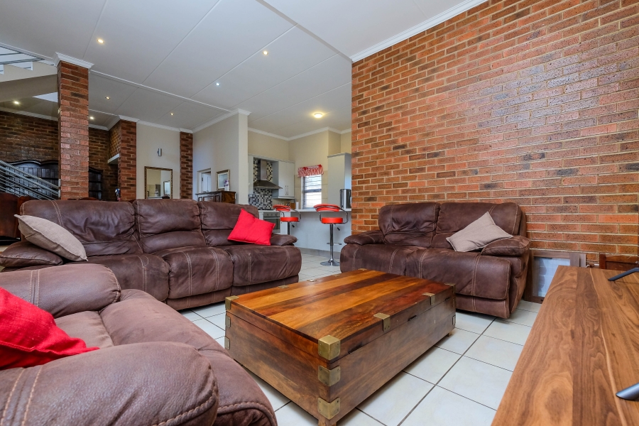 4 Bedroom Property for Sale in Ruimsig Country Estate Gauteng