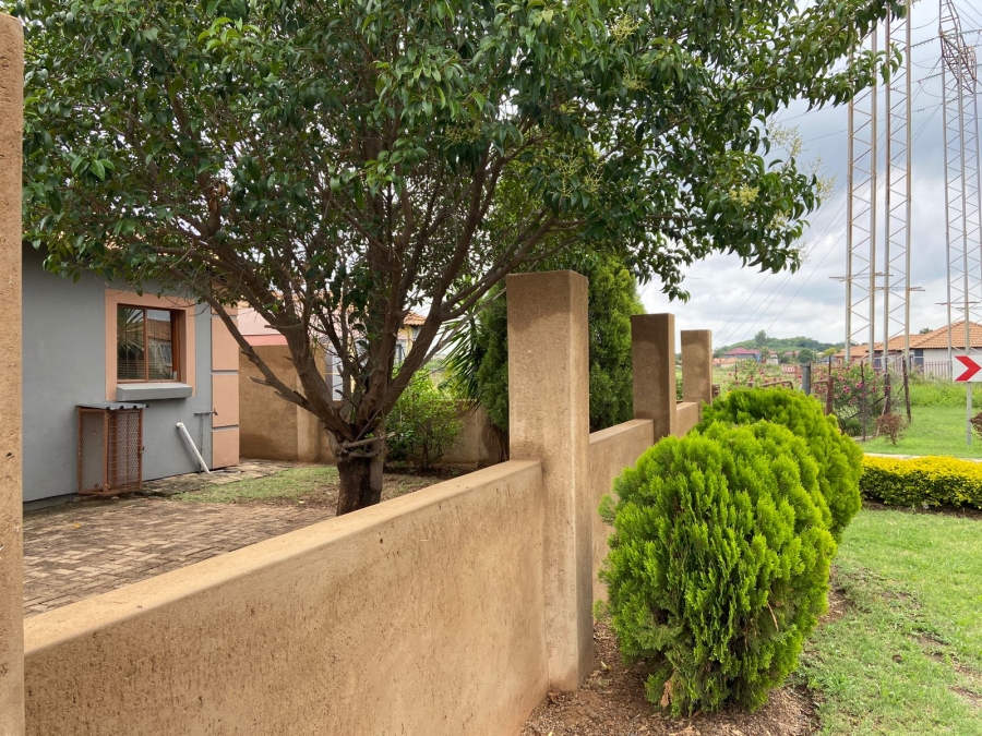 3 Bedroom Property for Sale in Rosslyn Gauteng