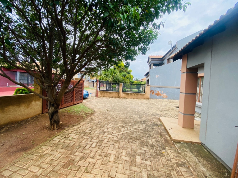 3 Bedroom Property for Sale in Rosslyn Gauteng