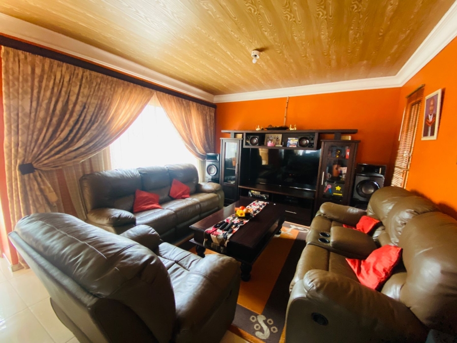 3 Bedroom Property for Sale in Rosslyn Gauteng