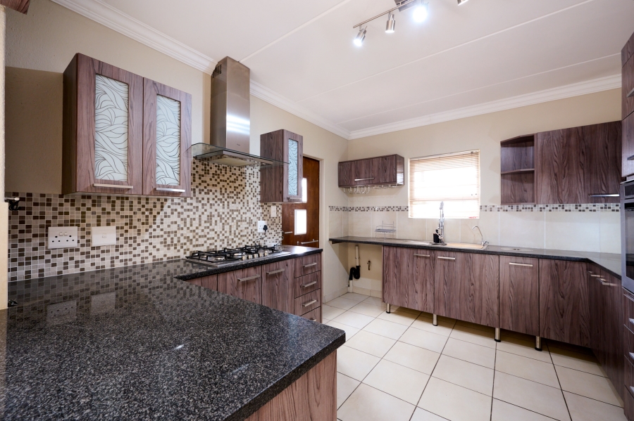 4 Bedroom Property for Sale in Noordwyk Gauteng