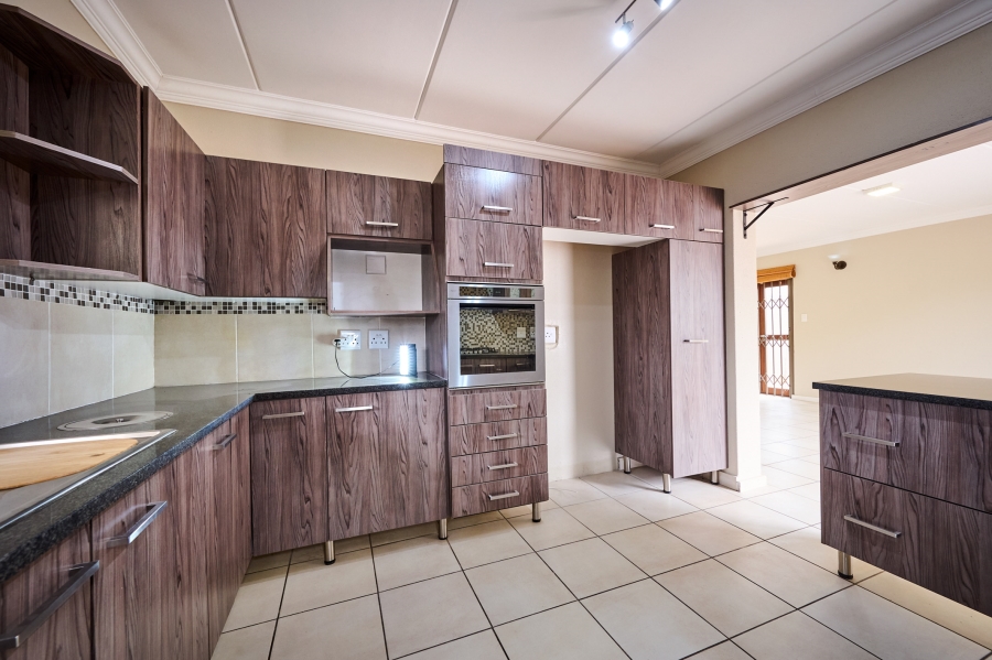 4 Bedroom Property for Sale in Noordwyk Gauteng