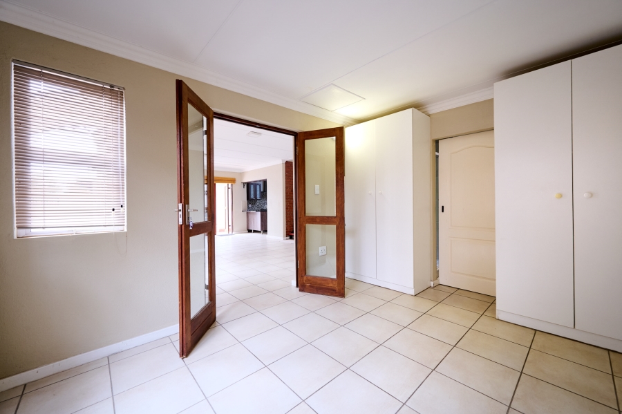 4 Bedroom Property for Sale in Noordwyk Gauteng