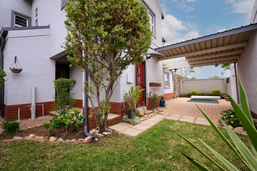 4 Bedroom Property for Sale in Noordwyk Gauteng