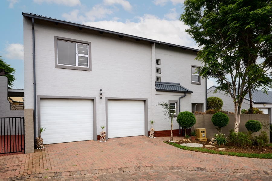 4 Bedroom Property for Sale in Noordwyk Gauteng