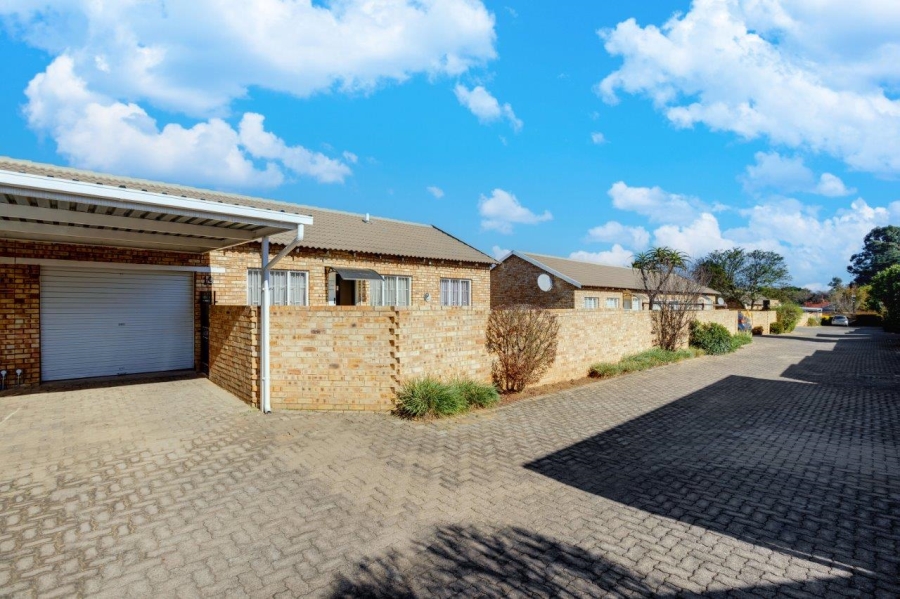 3 Bedroom Property for Sale in Cloverdene Gauteng