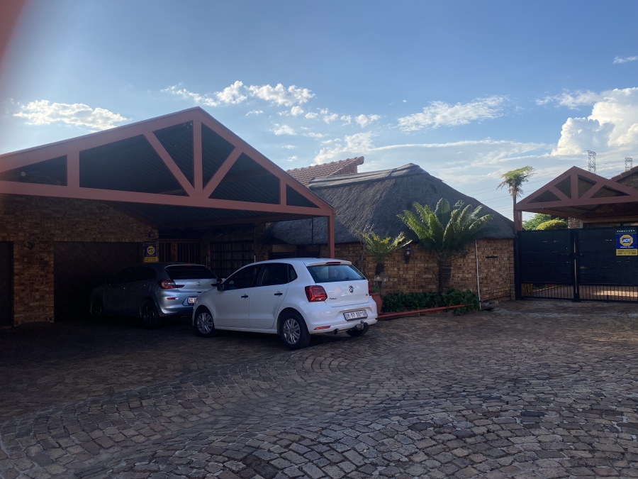 4 Bedroom Property for Sale in Clubview Gauteng