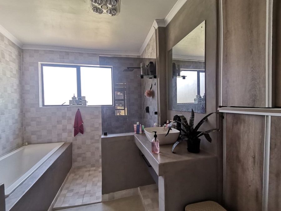 3 Bedroom Property for Sale in Oakdene Gauteng