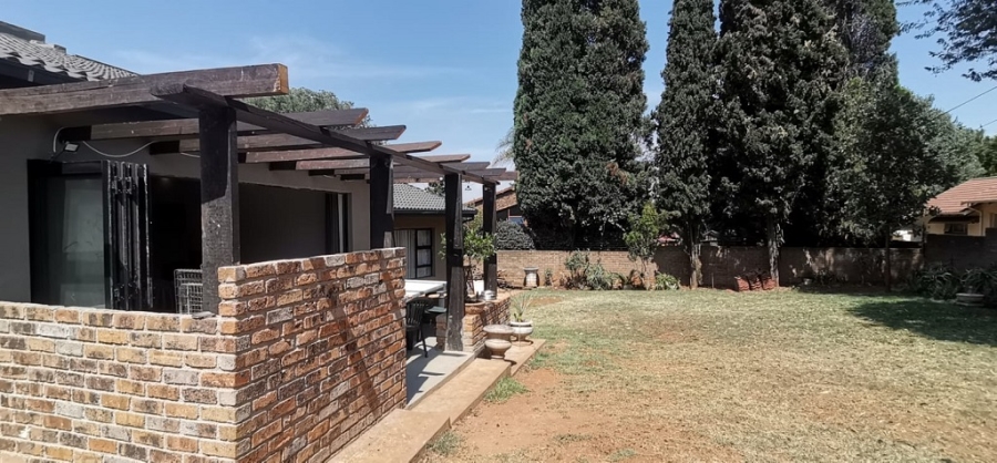 3 Bedroom Property for Sale in Oakdene Gauteng