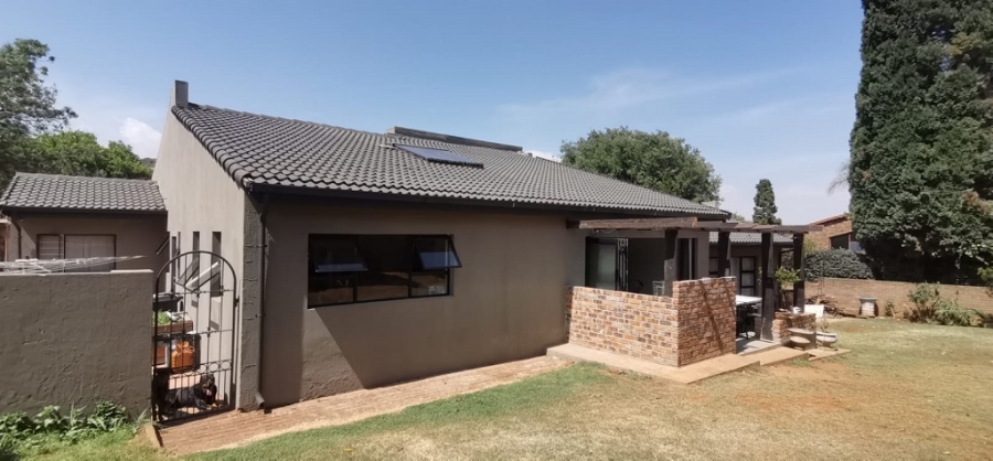 3 Bedroom Property for Sale in Oakdene Gauteng