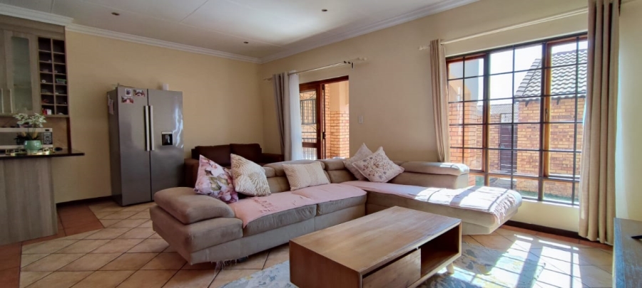 To Let 2 Bedroom Property for Rent in Monavoni Gauteng