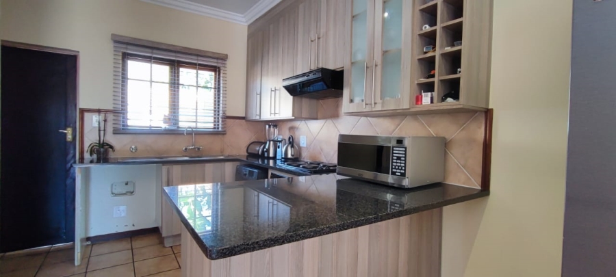 To Let 2 Bedroom Property for Rent in Monavoni Gauteng