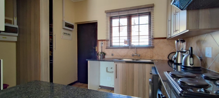 To Let 2 Bedroom Property for Rent in Monavoni Gauteng