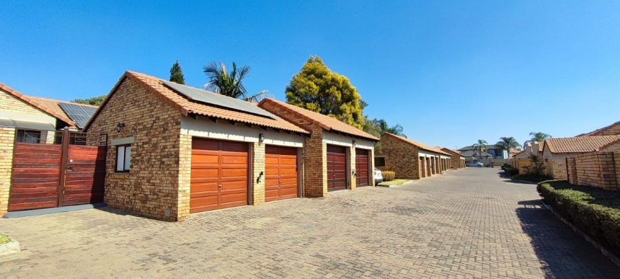 To Let 2 Bedroom Property for Rent in Monavoni Gauteng