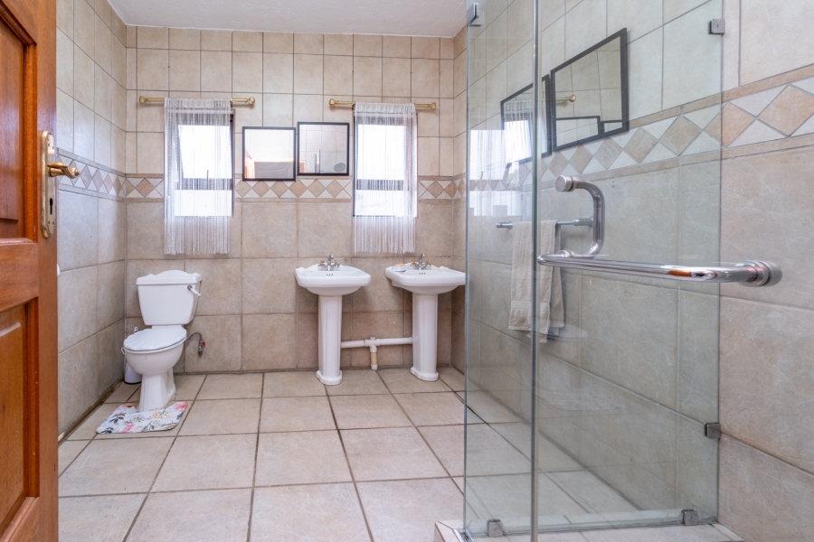 7 Bedroom Property for Sale in Northcliff Gauteng