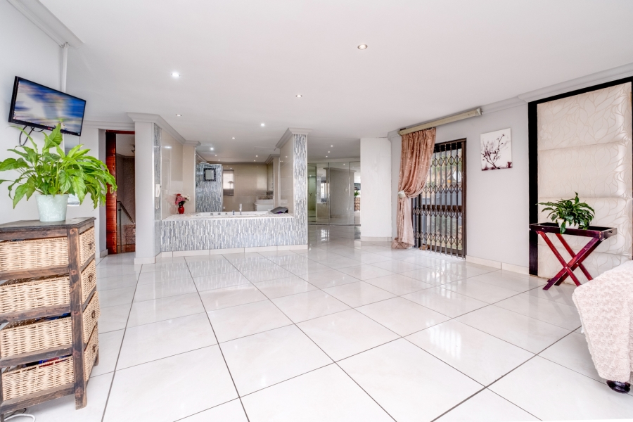 7 Bedroom Property for Sale in Northcliff Gauteng