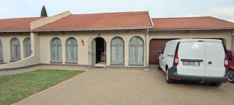 3 Bedroom Property for Sale in Bakerton Gauteng