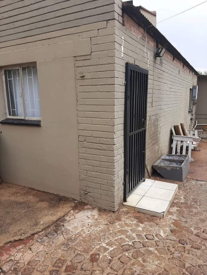 6 Bedroom Property for Sale in Selection Park Gauteng