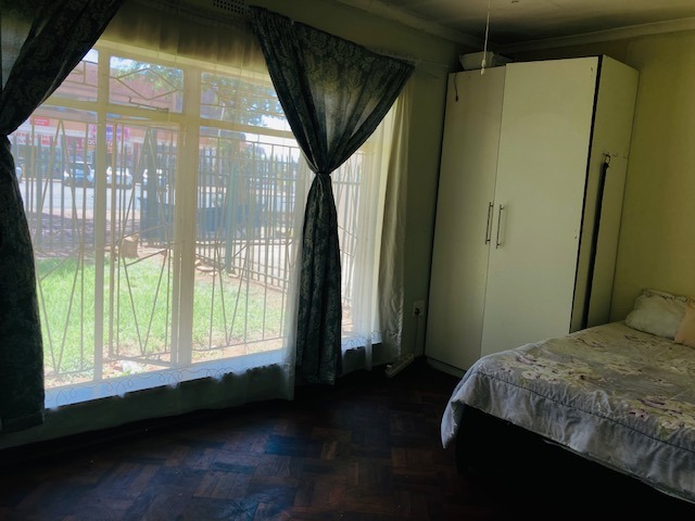 6 Bedroom Property for Sale in Selection Park Gauteng