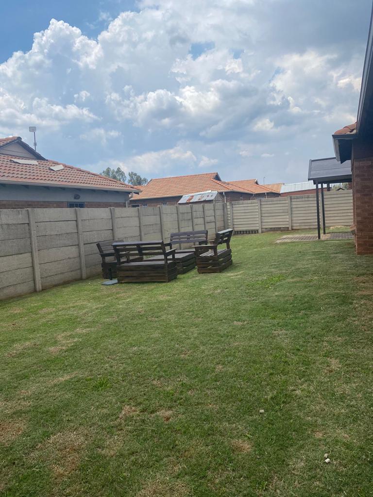 3 Bedroom Property for Sale in Clayville Gauteng