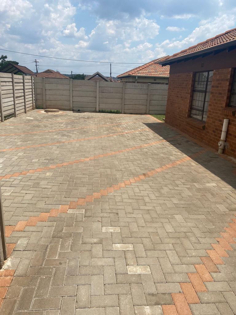 3 Bedroom Property for Sale in Clayville Gauteng