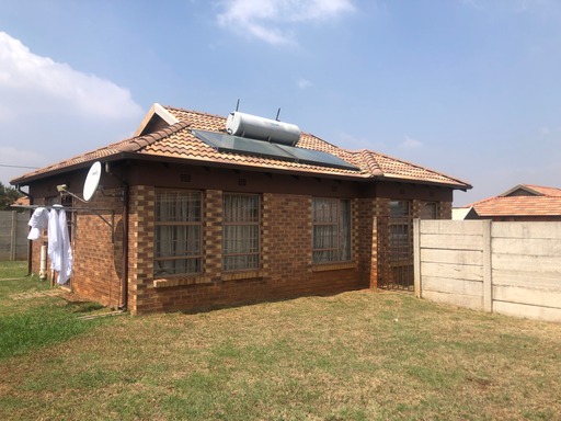 3 Bedroom Property for Sale in Clayville Gauteng