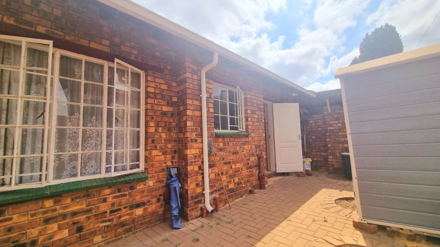 2 Bedroom Property for Sale in Halfway Gardens Gauteng