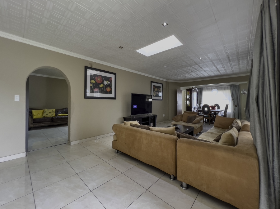 5 Bedroom Property for Sale in Van Riebeeck Park Gauteng