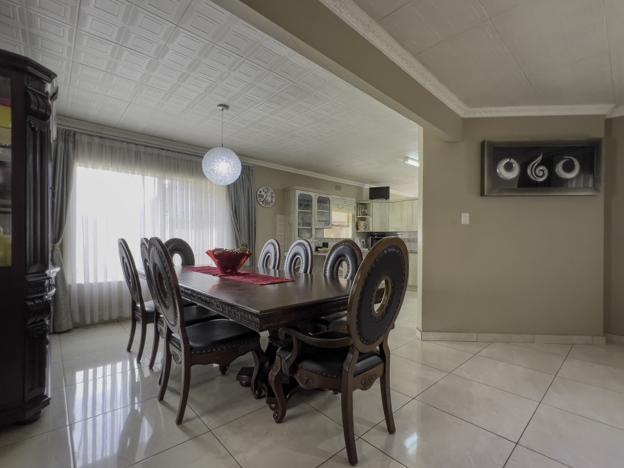 5 Bedroom Property for Sale in Van Riebeeck Park Gauteng