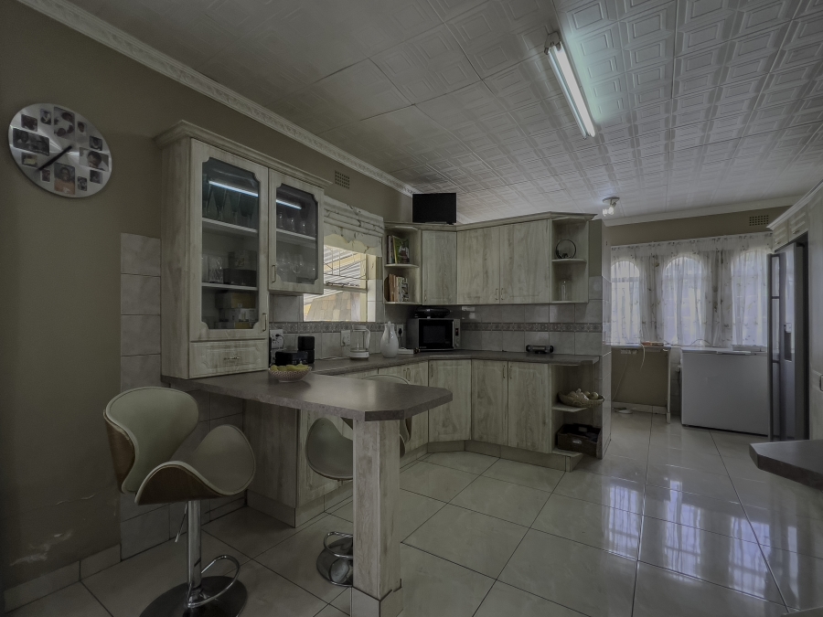 5 Bedroom Property for Sale in Van Riebeeck Park Gauteng