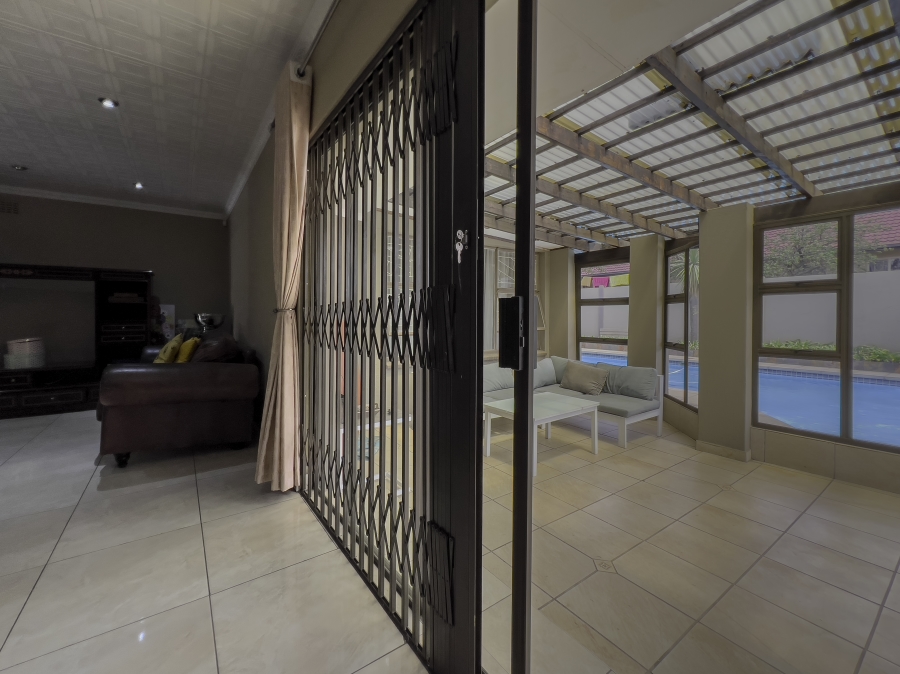 5 Bedroom Property for Sale in Van Riebeeck Park Gauteng