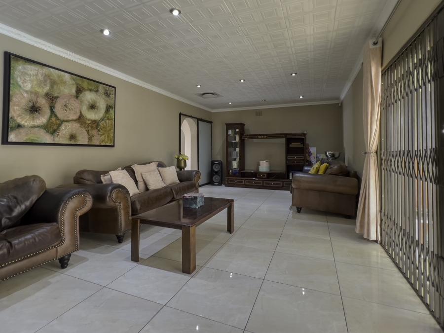 5 Bedroom Property for Sale in Van Riebeeck Park Gauteng