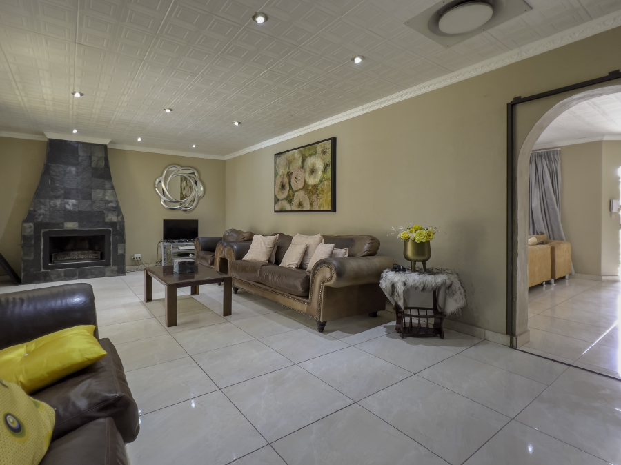 5 Bedroom Property for Sale in Van Riebeeck Park Gauteng