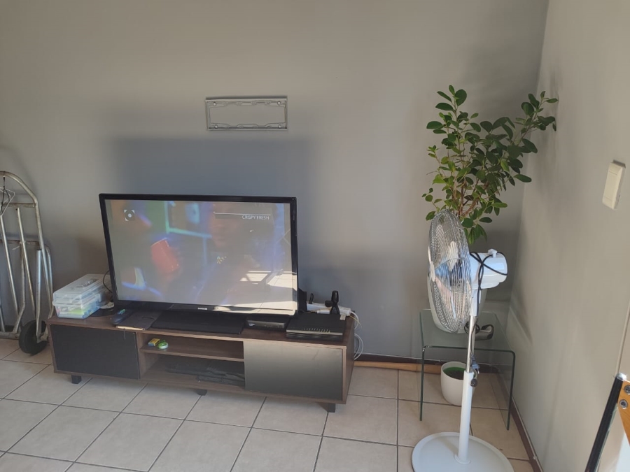 2 Bedroom Property for Sale in Noordwyk Gauteng