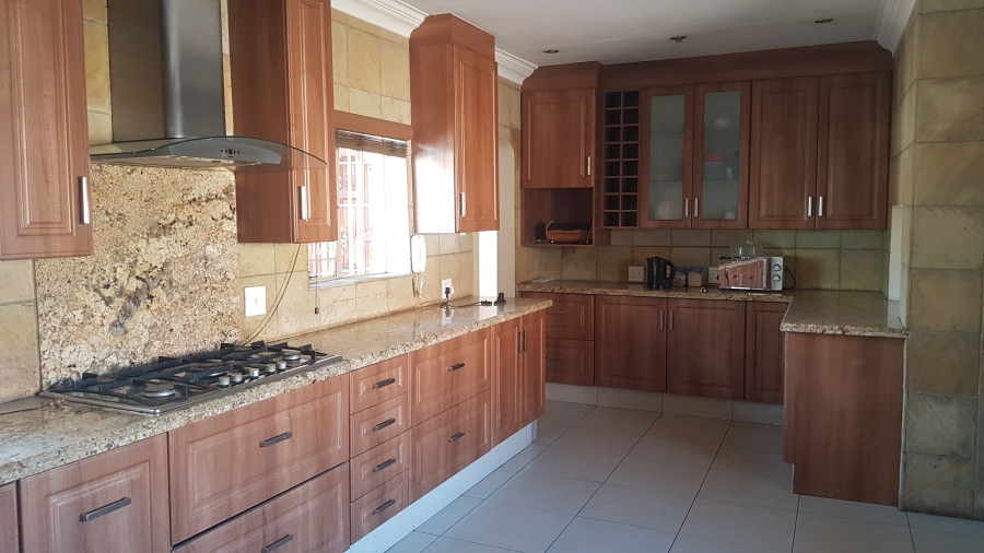 To Let 5 Bedroom Property for Rent in Buccleuch Gauteng